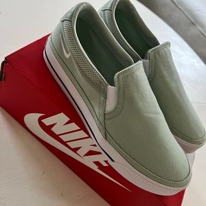 Nike Women’s Slip-on Mint Green Sneakers Size 8